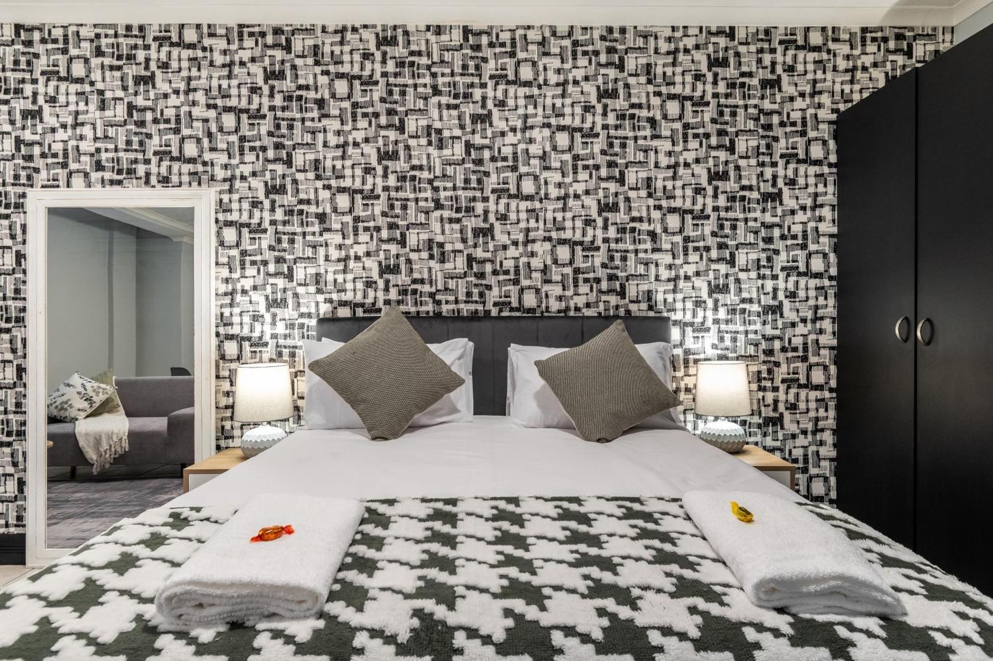 Ferienwohnung The Square 135- Studio With Free Parking, Pool & Gym Access Kapstadt Exterior foto
