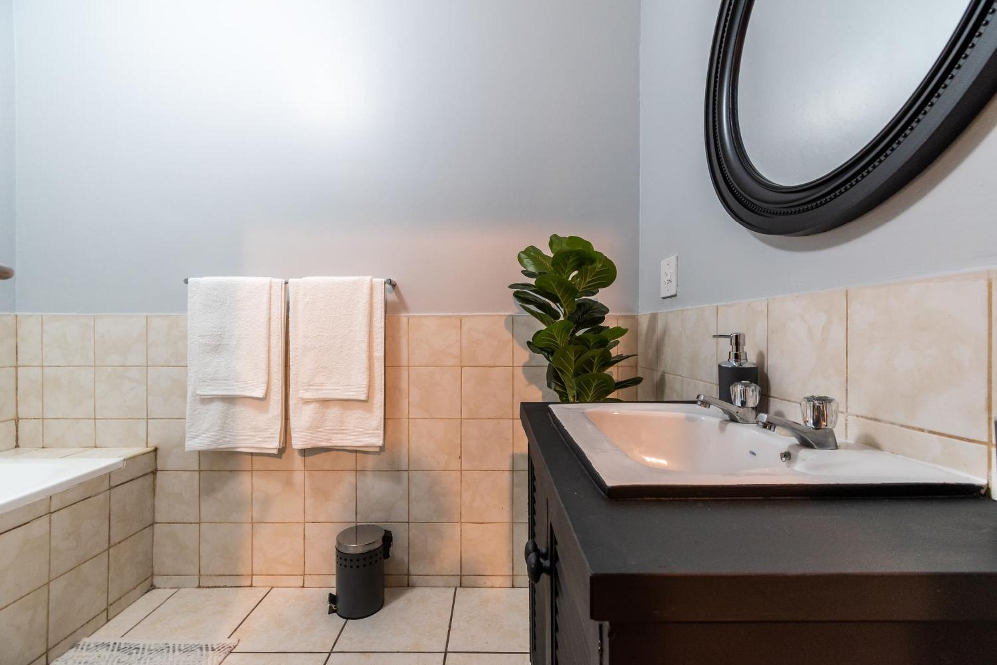 Ferienwohnung The Square 135- Studio With Free Parking, Pool & Gym Access Kapstadt Exterior foto
